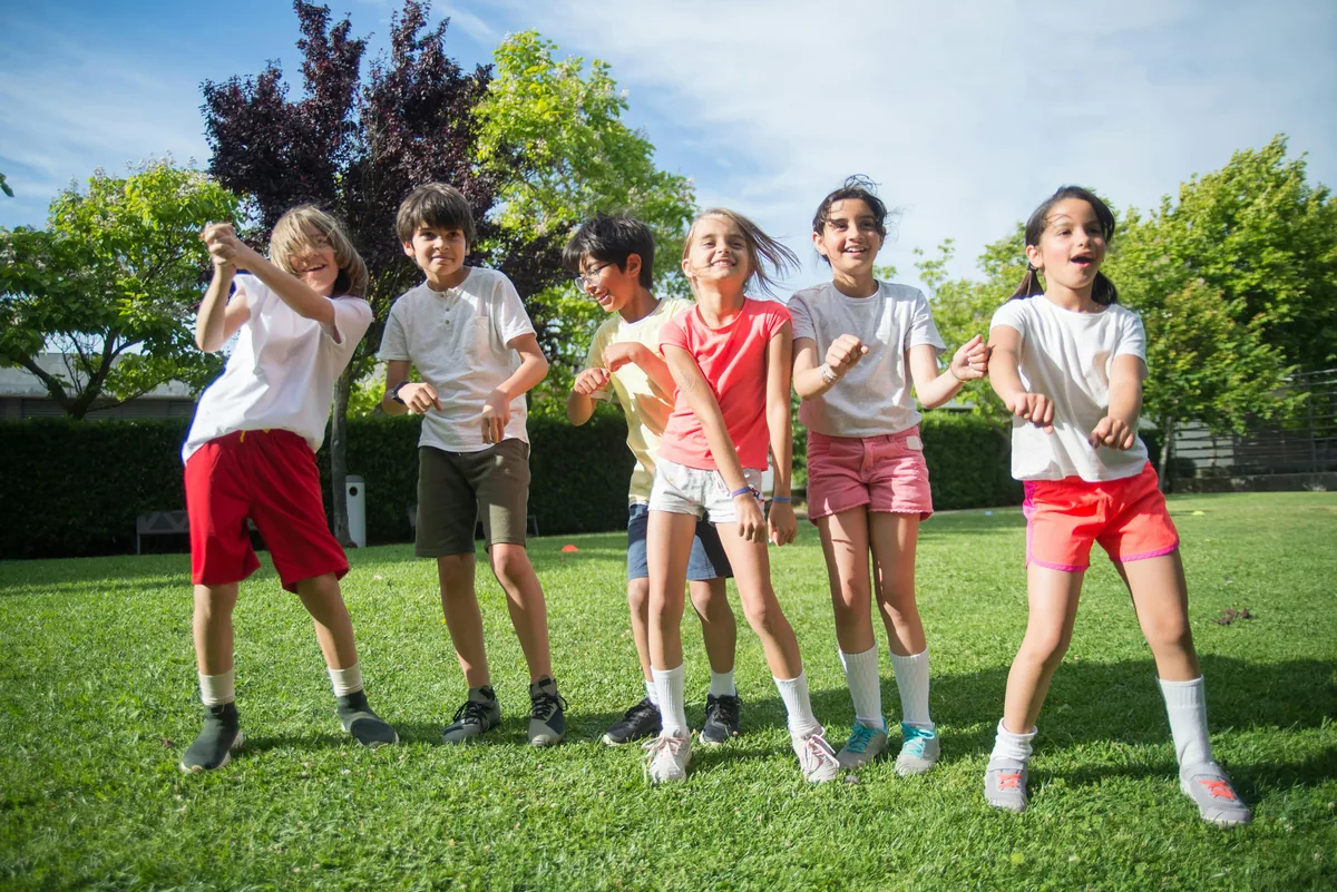 Actividades al aire libre en familia: beneficios para el desarrollo infantil y 10 ideas para hacer juntos