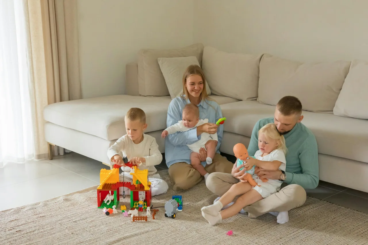 Hermanos con mucha diferencia de edad: cómo fomentar el vínculo y la convivencia